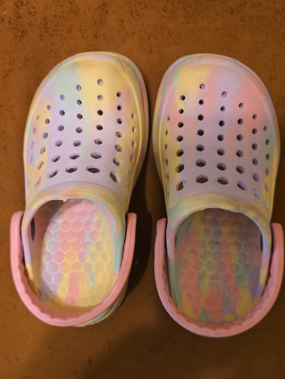 Joybees Kids Pastel Tie-Dye Foam Clogs with Strap. Size 8/9